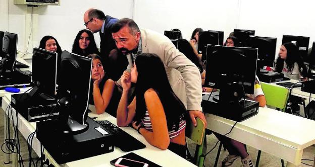 Estudiantes de Secundaria aprenden a diseñar aplicaciones para móviles