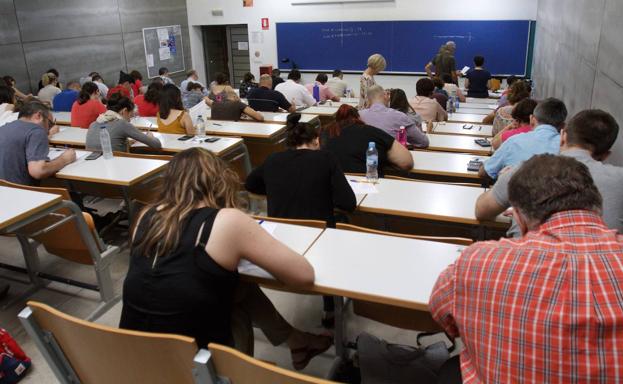 Los sindicatos exigen 850 plazas de docente y que se convoque ya la oposición