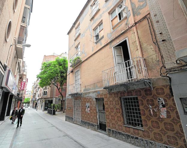 El retraso en desalojar a los okupas complica aún más la convivencia en el casco histórico de Cartagena