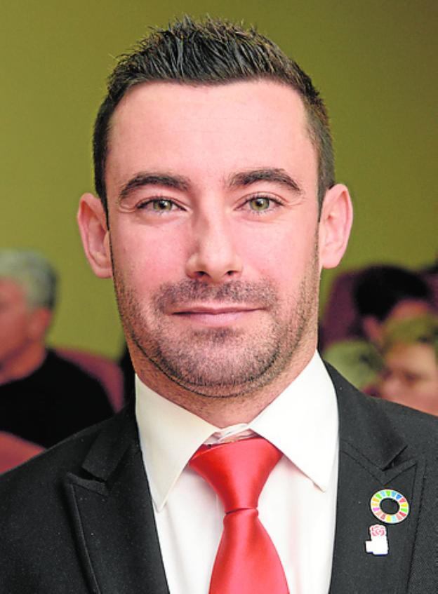 El pedáneo de Algezares pide aceras en la vía que conecta con Santo Ángel