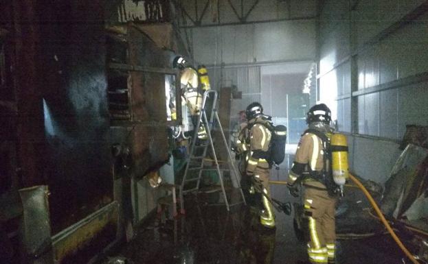 Arde un secadero de pimientos en Totana