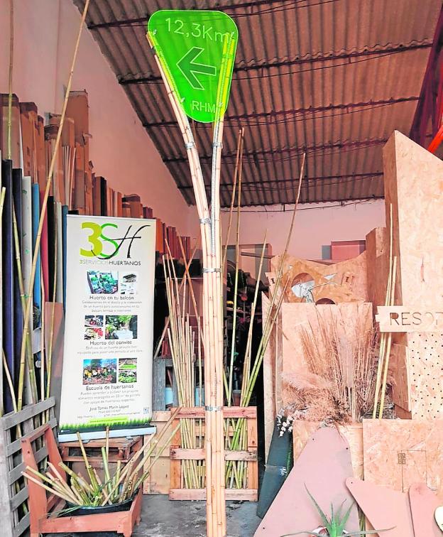 Los monumentos y carriles de la huerta estrenarán unas señales elaboradas con cañas