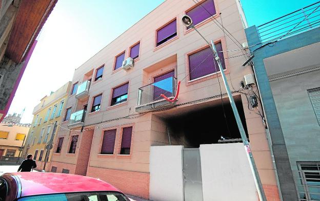 La ocupación completa de un bloque de Los Dolores solivianta al vecindario