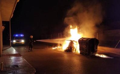 Queman 16 contenedores y destrozan otros 35 en Puerto Lumbreras