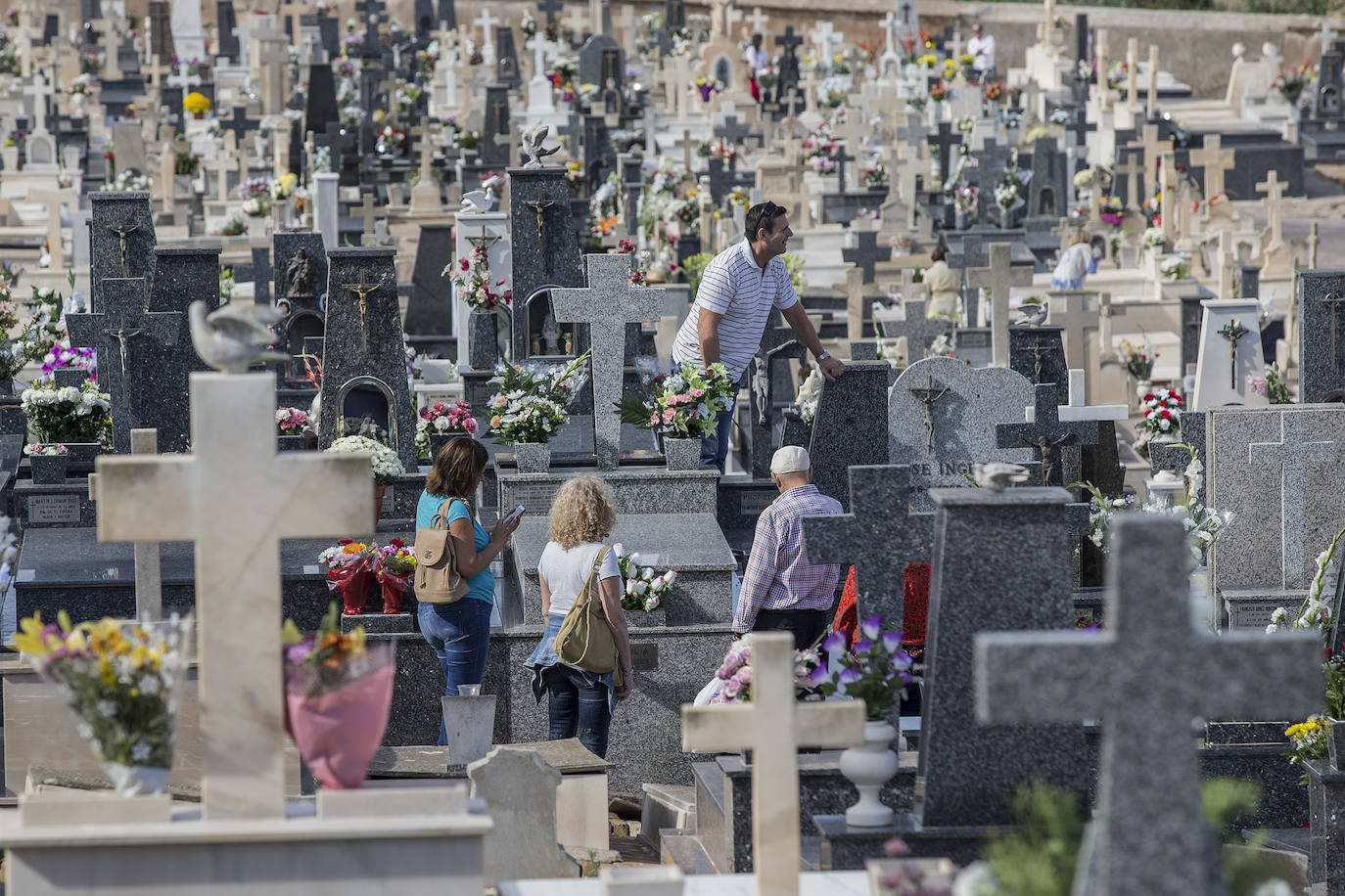 Las visitas a los cementerios descienden en Cartagena
