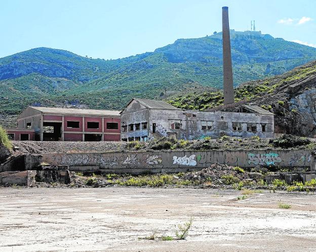 Tapiarán varios edificios de la antigua Peñarroya por los okupas y gamberros
