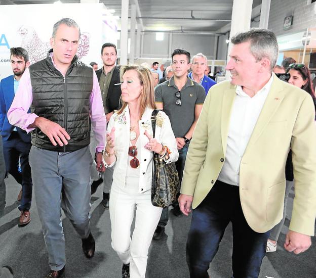 Ortega Smith promete un «apoyo decidido» para el sector primario