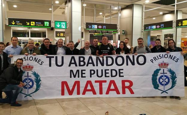 Los funcionarios de prisiones exponen sus demandas en el Parlamento Europeo