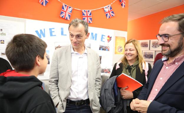 Pedro Duque escucha las necesidades de los centros tecnológicos de la Región