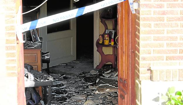 Un fallecido y dos intoxicados al arder una casa en Rincón de Seca
