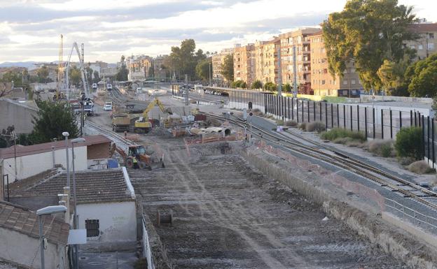 La pasarela de Santiago el Mayor seguirá abierta hasta primavera