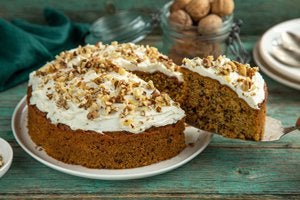 Tarta de zanahoria con nueces y queso crema