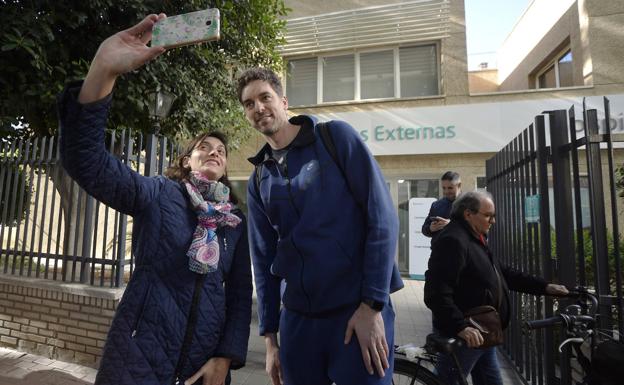 Pau Gasol, en Murcia para revisar su lesión en Sport Clinic Ripoll y De Prado