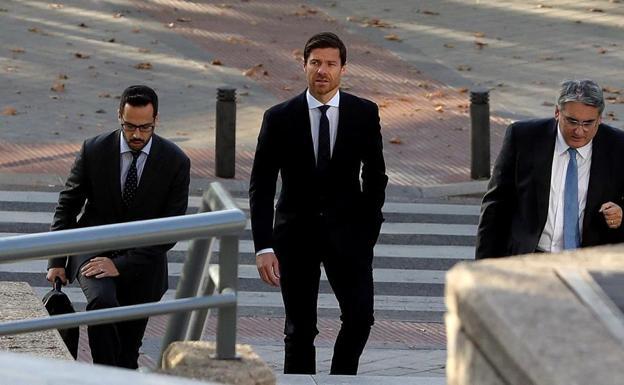 La Audiencia de Madrid absuelve a Xabi Alonso de fraude a Hacienda