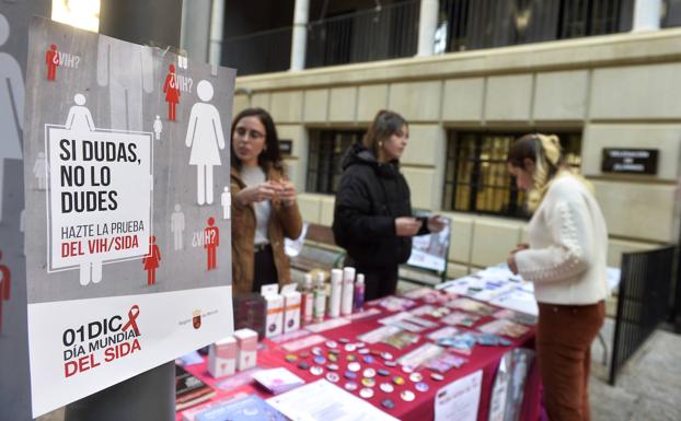 «La cura, en el VIH, parece hoy más cercana que la desaparición de los prejuicios»