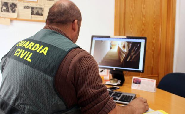 Detenida una joven en Murcia por intentar matar a su madre tirándola por las escaleras