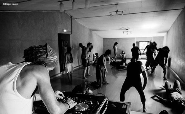 Danza libre con 'Ecstatic dance'