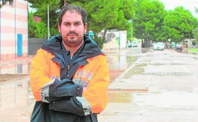 El alcalde de Los Alcázares: «Esta localidad no puede vivir de la buena voluntad de la gente»