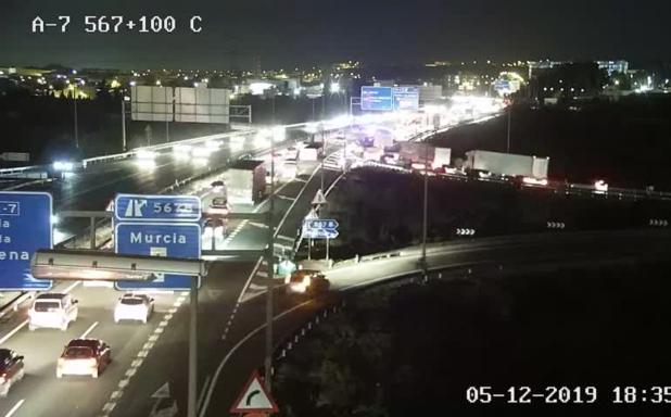 Retenciones de hasta tres kilómetros en el inicio de la operación salida en Murcia