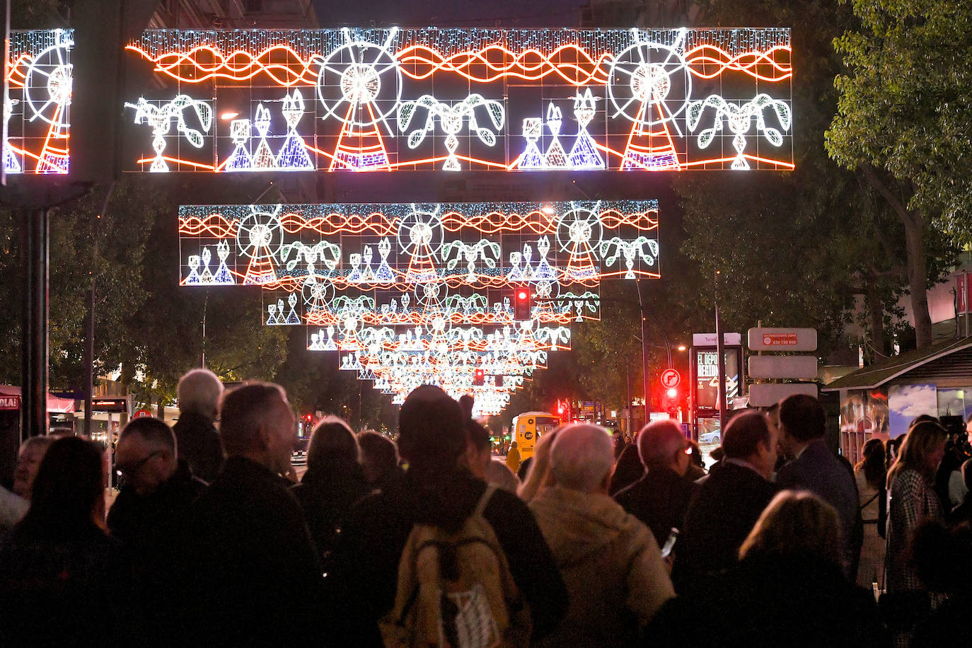 El encendido de las luces marca el inicio del programa de actos por las fiestas de Navidad en Murcia