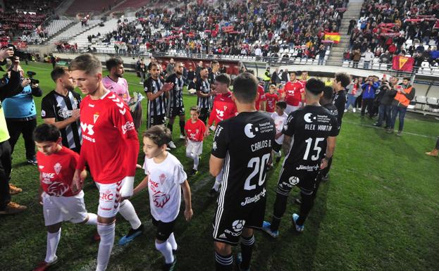 El Cartagena le hace el pasillo al Real Murcia