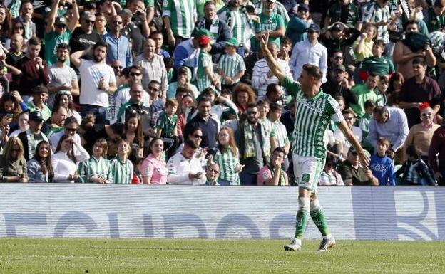 Joaquín doblega al Athletic con un 'hat-trick' histórico