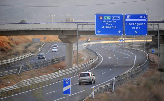El peaje de las autopistas subirá un 0,8%, salvo en la Cartagena-Vera y otras 8 'rescatadas'