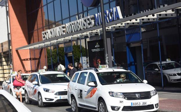 El Ayuntamiento de Murcia subvencionará los taxis eléctricos e híbridos