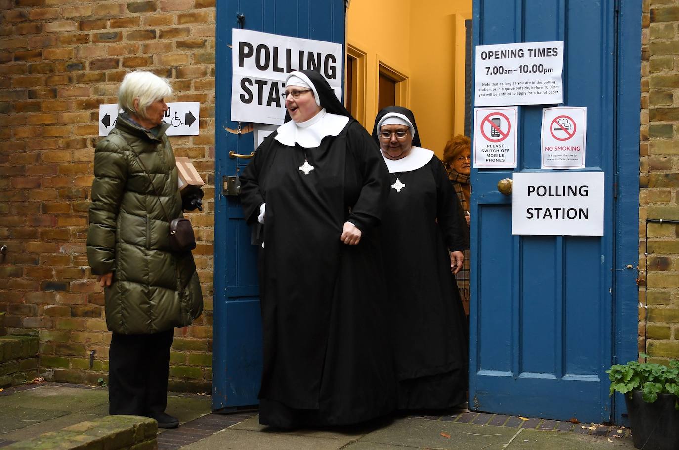 La jornada electoral del Reino Unido, en imágenes