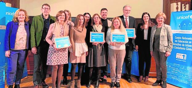 Tres colegios y un instituto de Murcia reciben un premio de Unicef por su labor