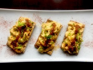 Tosta de humus con garum