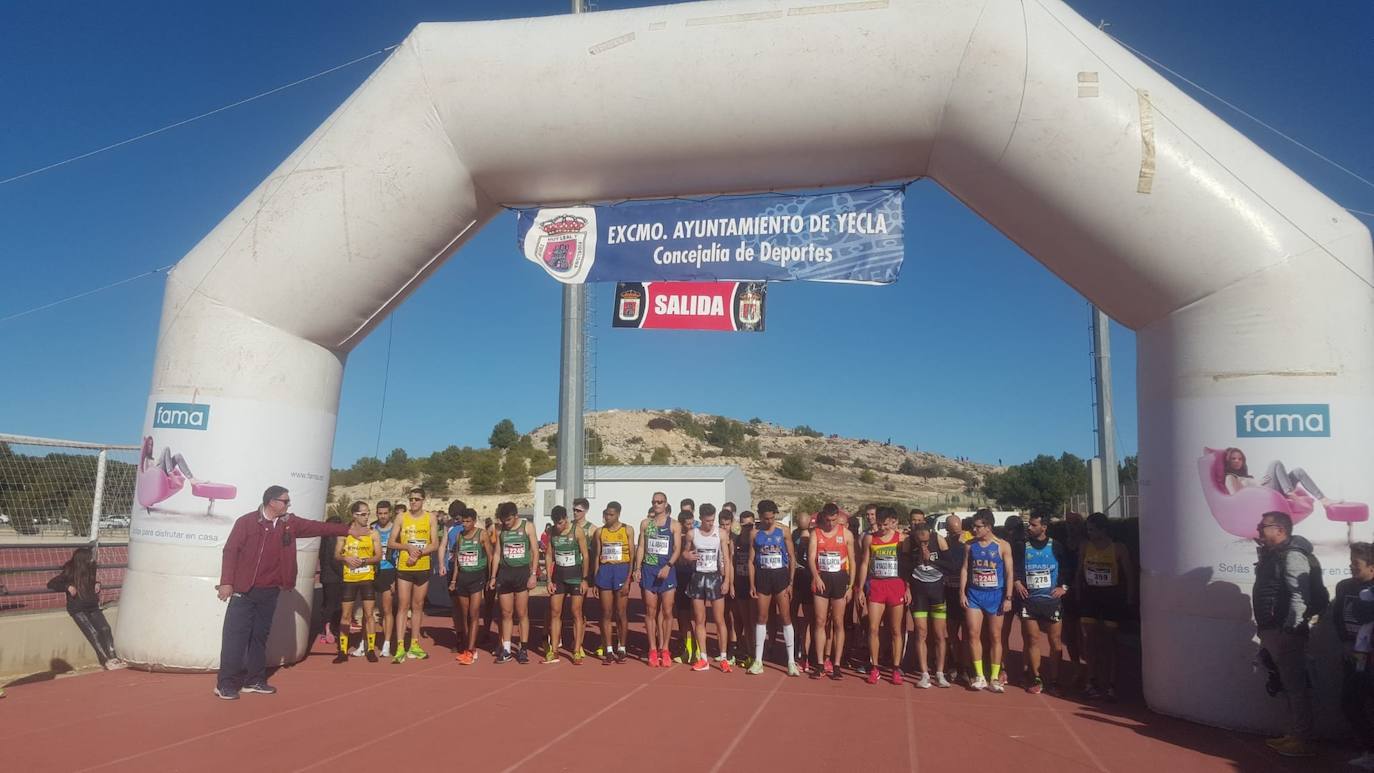 Carlos Mayo y María José Pérez vencen en el Cross de Yecla