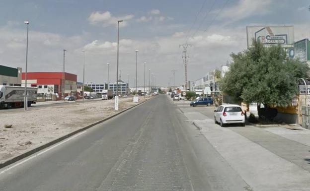 Herido muy grave un trabajador tras caer desde el tejado de una nave de Alcantarilla