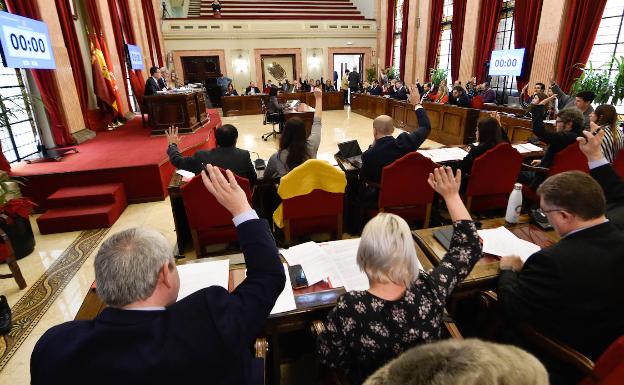El Pleno de Murcia exige a la CHS que aumente al máximo la concesión de agua para la potabilizadora municipal