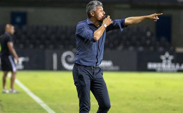 Munúa, con un pie fuera del Efesé