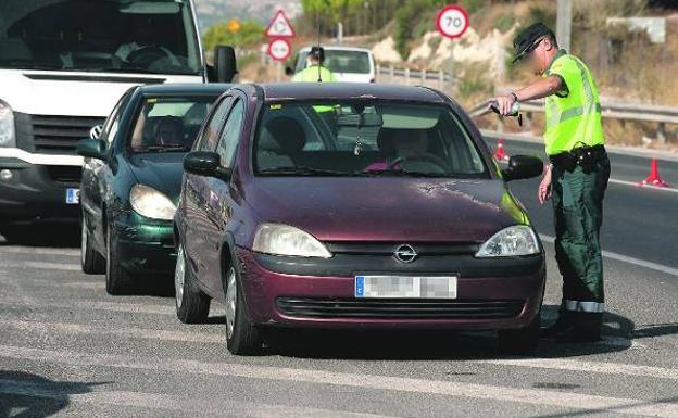 La cifra de fallecidos en las carreteras este año cae un 25%, con 33 víctimas