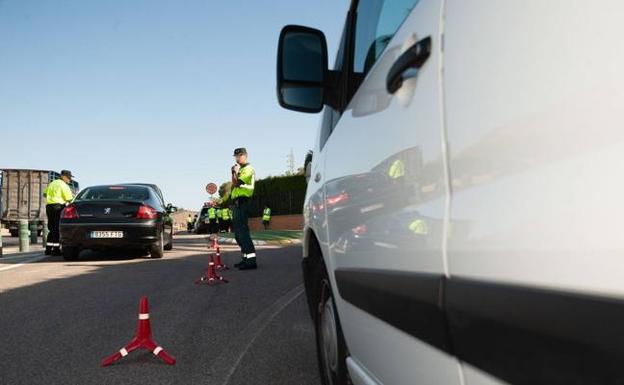 Tráfico redobla los controles de alcohol y drogas en fin de año