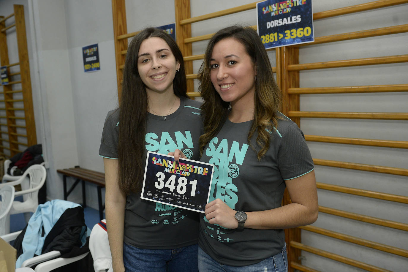 La bolsa del corredor de la San Silvestre de Murcia incluye camiseta, dorsal, chip, pulsera y zumos