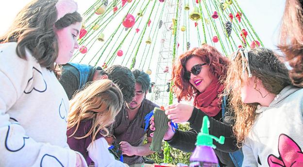 Arrancan los talleres infantiles para preparar el cotillón de Nochevieja en la Circular