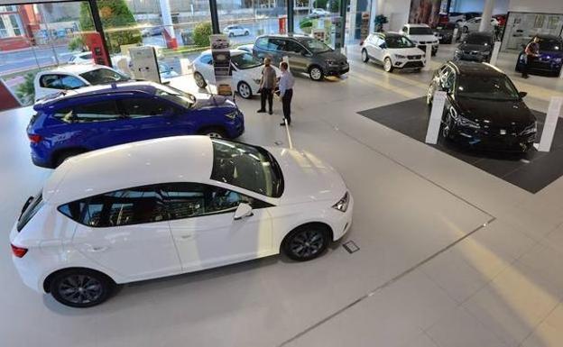 Empresas valencianas de 'renting' matriculan coches en la Región e inflan la cifra de ventas