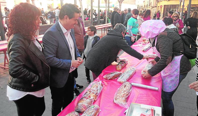 Más de 2.800 euros con los roscones solidarios en Mula