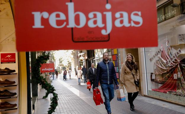 Los comercios de Murcia ofrecen descuentos de hasta el 70% para «sacar el máximo partido» a las rebajas