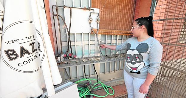 Roban dos coches, revientan otro y asaltan el centro cívico de La Aljorra