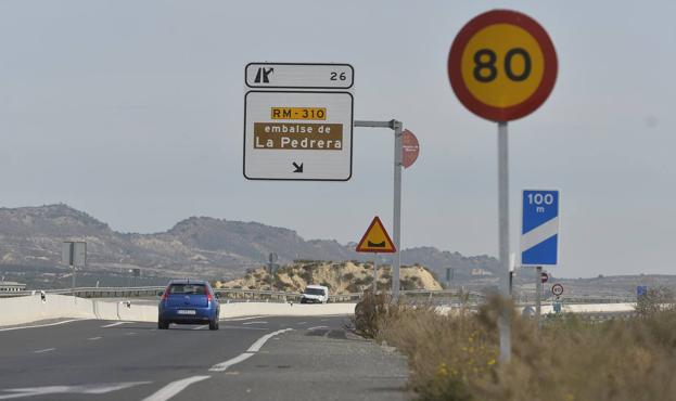 La Consejería alerta de los graves destrozos de la 'autovía del bancal'