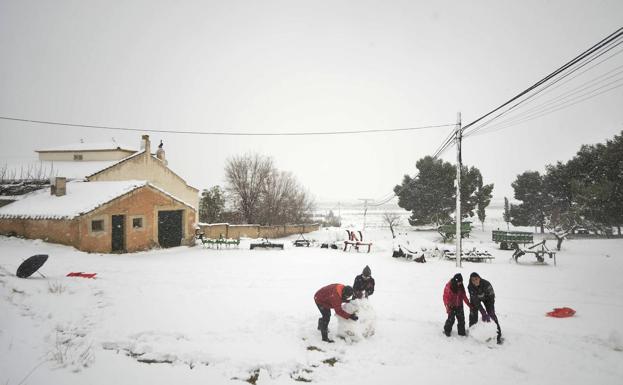 Varios colegios de la Región de Murcia continuarán cerrados el martes por el temporal