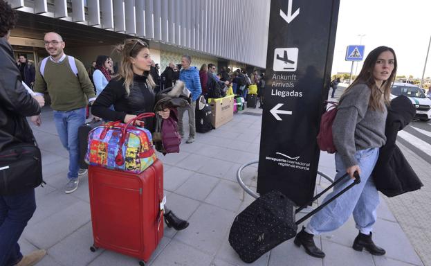 Corvera opera 96 vuelos del aeropuerto de El Altet y Manises debido al temporal