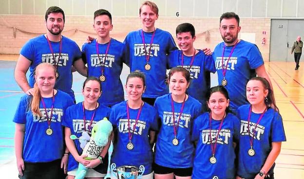 El equipo de bádminton de la UPCT, doble campeón regional