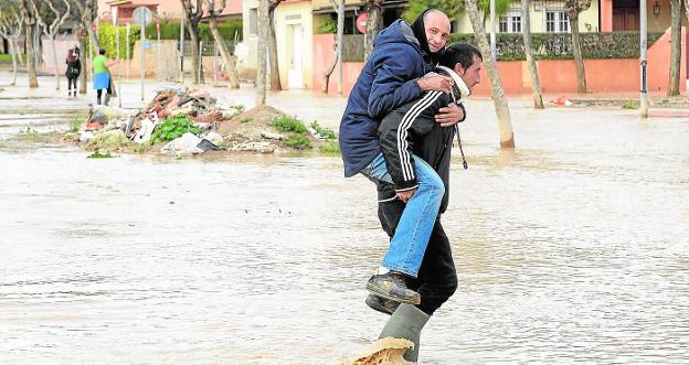 El coletazo final de la borrasca se ceba con el Mar Menor y provoca otra riada de lodo