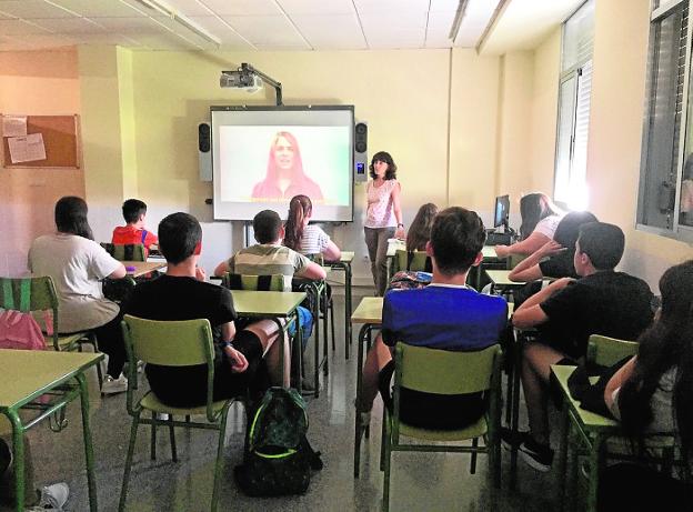 El 'pin' que divide las aulas