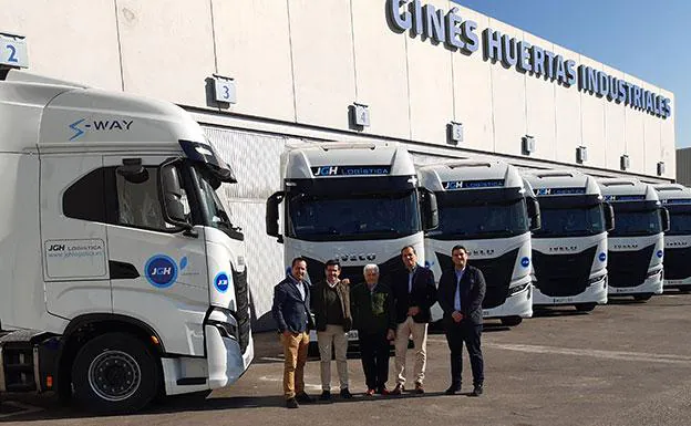 Diez vehículos Iveco de Ginés Huertas Industriales se suman a la flota de José Guillén e Hijos